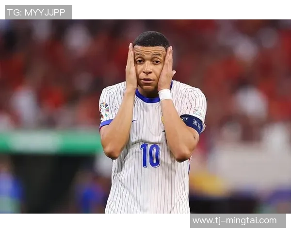 足球巨星闪耀舞台:顶级球员竞技对决展现无限魅力与荣耀 足球巨星闪耀舞台:顶级球员竞技对决展现无限魅力与荣耀