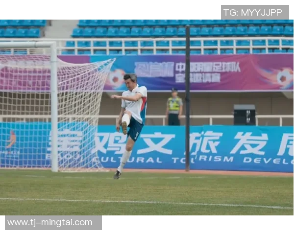 足球明星跳段大赛:技术与创意的完美融合,展现极限挑战与精彩瞬间 足球明星跳段大赛:技术与创意的完美融合,展现极限挑战与精彩瞬间